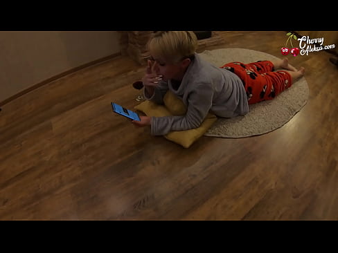 ❤️ Brjáluð ljóshærð sjúga risastóran pikk sýgur og skoppar á henni - endaþarmsmök ❤️❌ Klámmyndband hjá okkur is.villagesexvideos.ru ️❤