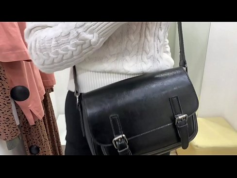 ❤️ Almenn sjálfsfróun ungrar tíkar FeralBerry með dildó í mátunarklefa ❤️❌ Klámmyndband hjá okkur is.villagesexvideos.ru ️❤